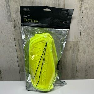 Nike Protegga Adult Unisex Soccer Shin Guards
